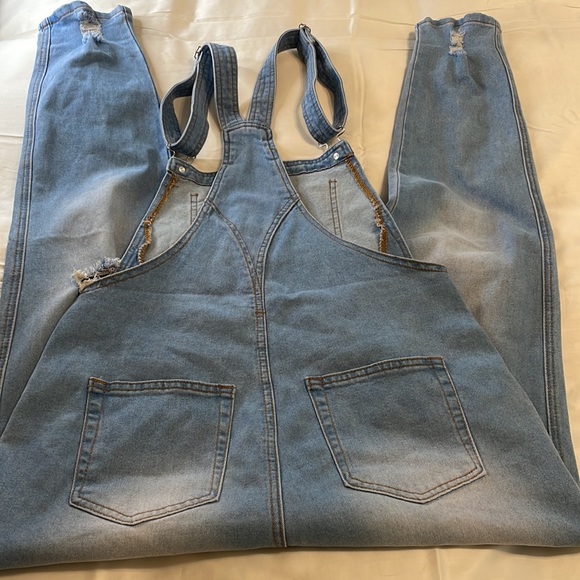 New Overalls size Medium - Picture 4 of 5